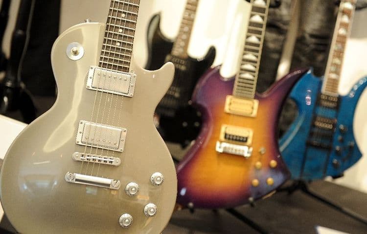 Gibson déclare la guerre à un fabricant de guitares pro-Trump