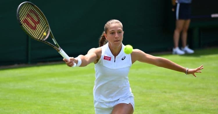 Parry poursuit sa route, Ostapenko et Jabeur au tapis