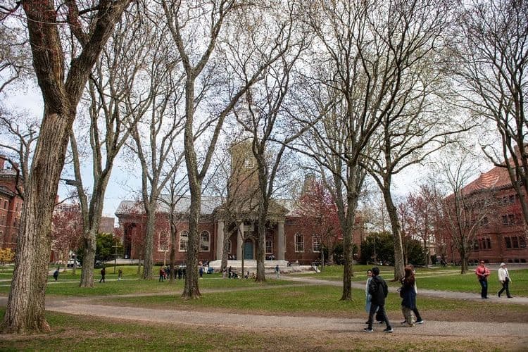 Etudiants étrangers: Harvard attaque en justice l'administration Trump