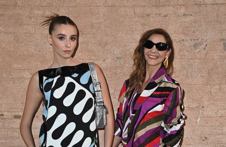 Clotilde Courau et Vittoria de Savoie : mère et fille complices lors d’une soirée « Pucci »