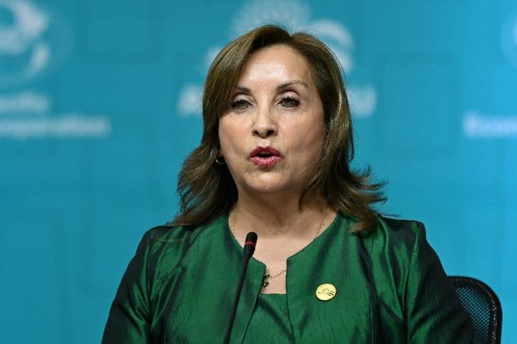 Pérou: le salaire de la présidente Boluarte doublé malgré une impopularité record