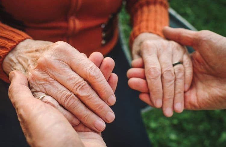 Fin de vie : les malades d’Alzheimer resteront exclus du dispositif de l’aide à mourir