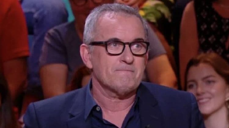 Christophe Dechavanne pointé du doigt par une ancienne fiancée : les deux filles de l’animateur montent au créneau