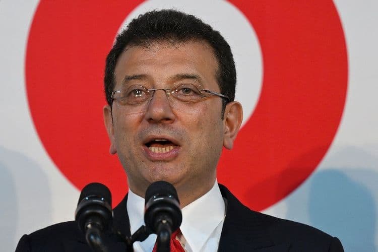 Le maire d'Istanbul fait citoyen d'honneur de la ville de Paris