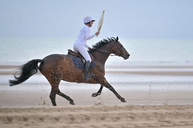 Flamme olympique et nouveau mémorial, Omaha Beach lance les festivités du 80e anniversaire du D-day