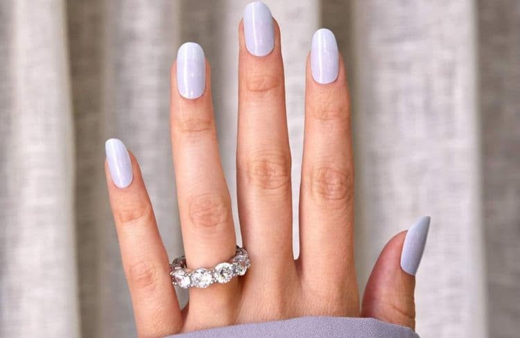 «Lavender Milk Nails» : on a trouvé la manucure la plus douce du printemps