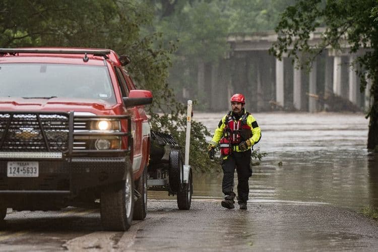 Des inondations au Texas font au moins 24 morts et des disparus