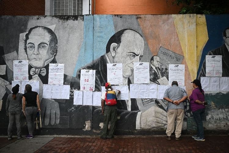 Elections au Venezuela: vers une victoire du parti au pouvoir en l'absence d'opposition