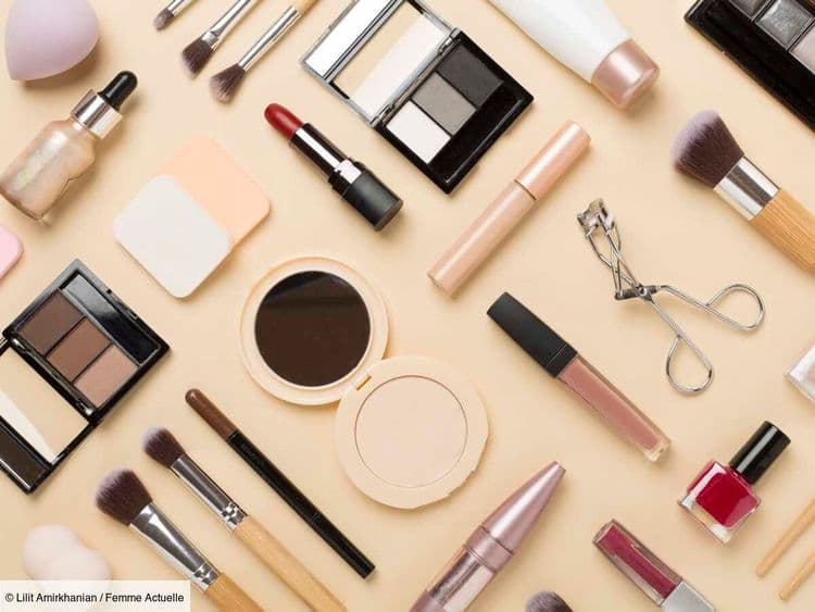 Retouche maquillage express : ces indispensables à toujours avoir sur soi, selon cette experte