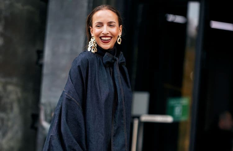 Cette nouvelle façon de porter ses boucles d’oreilles séduit les férues de mode cet été