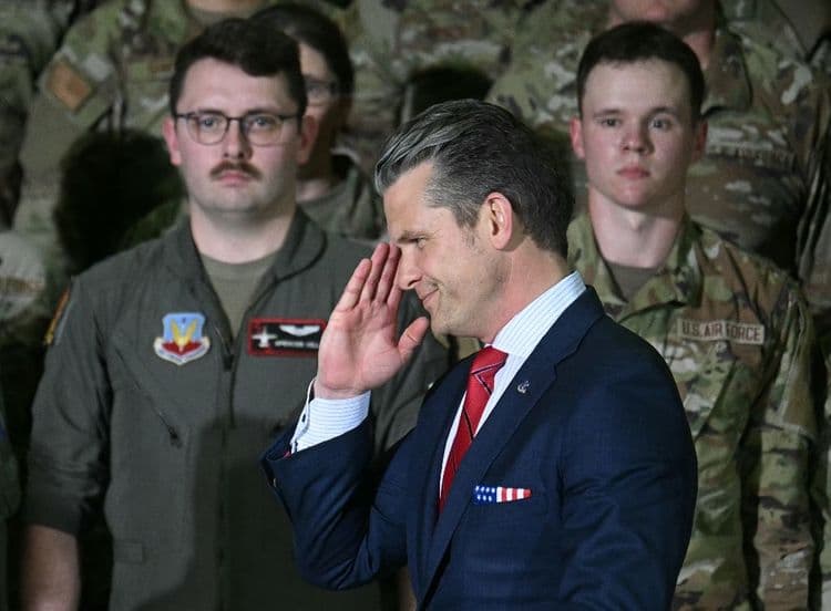 La Cour suprême autorise provisoirement Trump à exclure les personnes transgenres de l'armée
