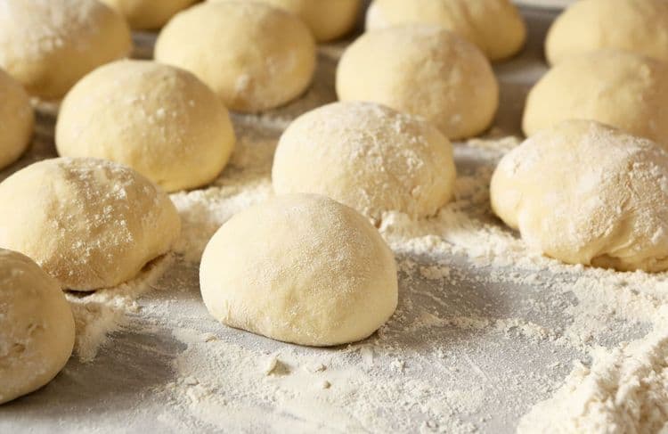 Voici combien de temps faut-il laisser reposer la pâte à pizza?
