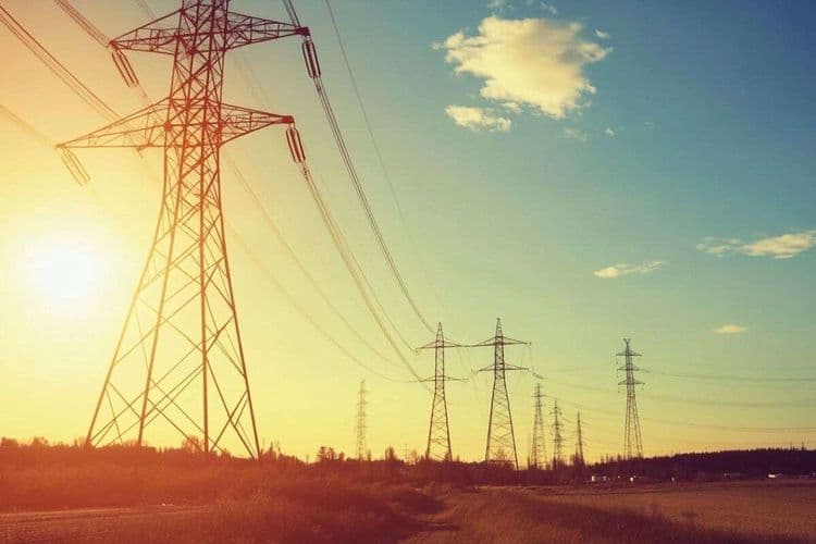 Canicule : entre fermeture de centrale et pic de demande, le réseau électrique sous pression