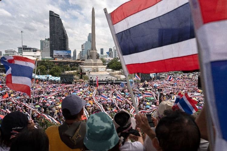 Thaïlande: une manifestation réclame la démission de la première ministre