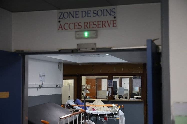 Tentatives de suicide, automutilations: "hausse massive" des hospitalisations d'adolescentes et de jeunes femmes