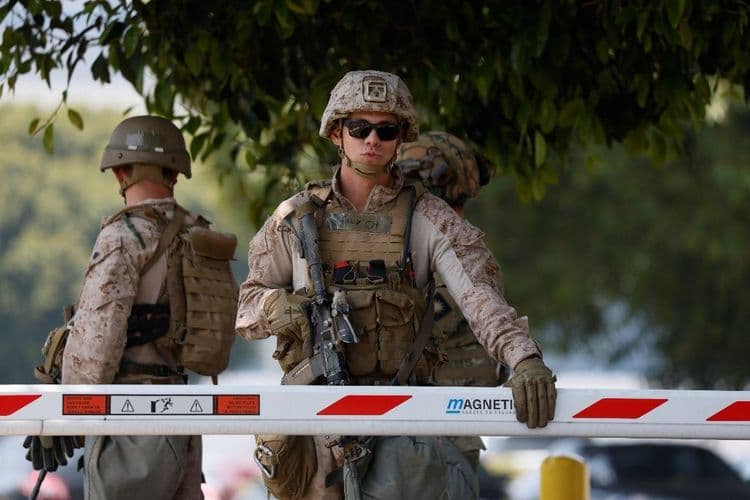 Les Marines dépêchés par Trump se déploient dans les rues de Los Angeles