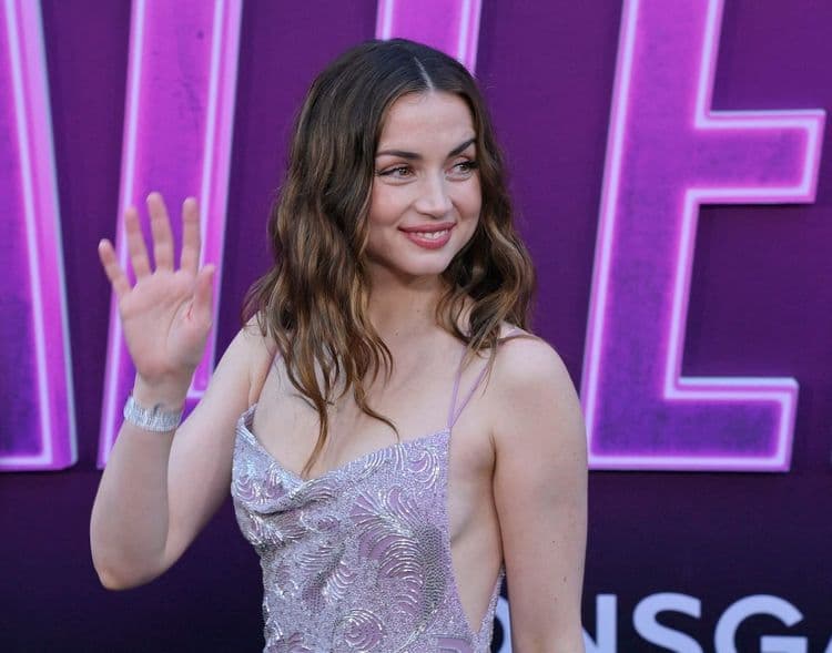 « Je sais comment riposter » : Ana de Armas révèle avoir été la cible de misogynie au début de sa carrière