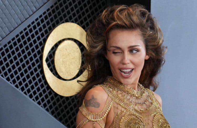 Miley Cyrus sacrée légende de Disney : retour sur une collaboration tumultueuse entre l’artiste et la firme