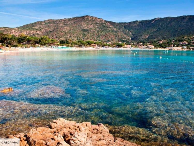 Pavillon Bleu: ces 500 plages et ports français où se baigner les yeux (quasi) fermés
