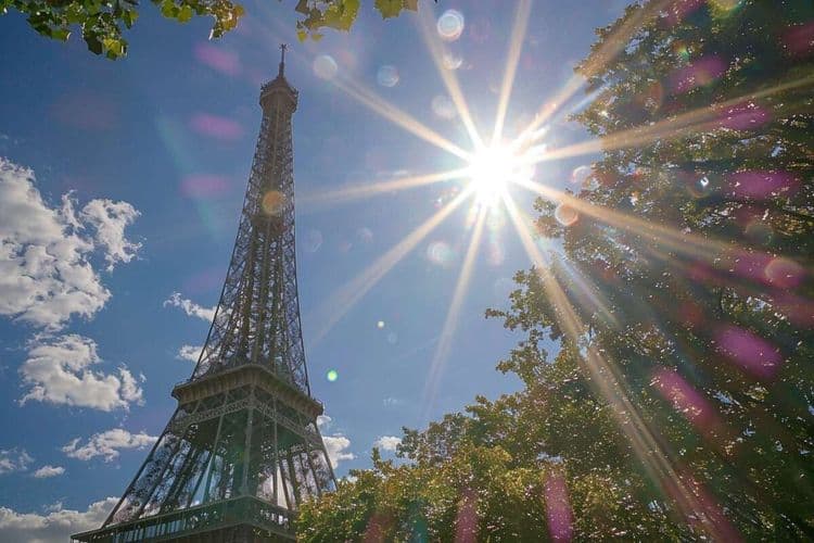 La France sous la menace de la canicule : à quoi s’attendre chaque jour avec des pics à 36°C
