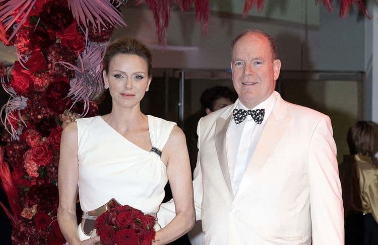 Charlène de Monaco : ce nouveau portrait officiel dévoilé aux côtés d’Albert II