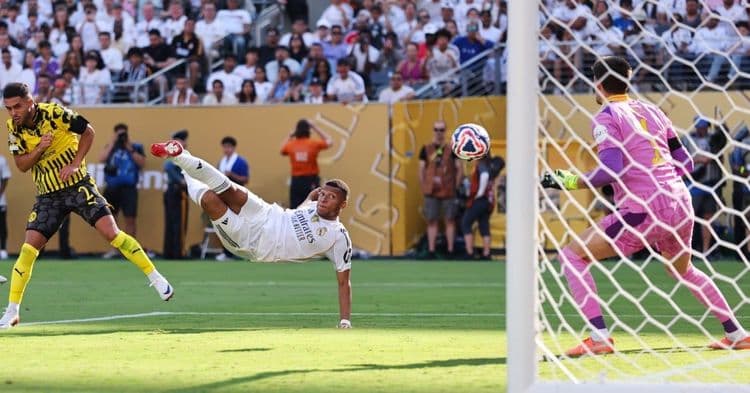 Mbappé marque et renoue avec le PSG