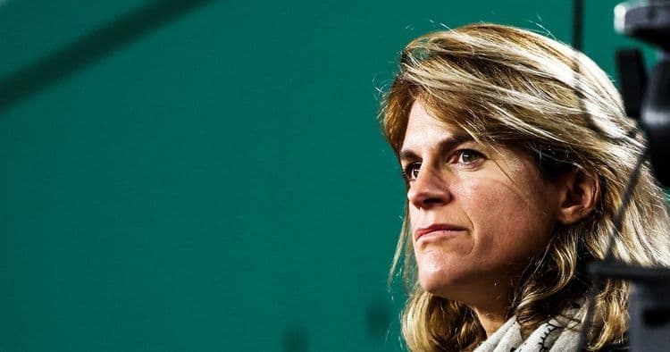 Rattrapée par un drame, Amélie Mauresmo craque en direct