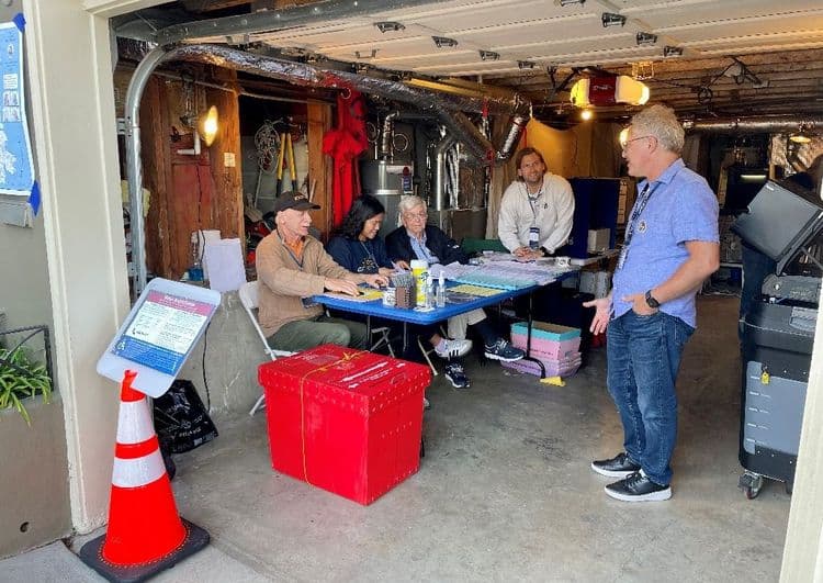 A San Francisco, on vote dans le garage du voisin