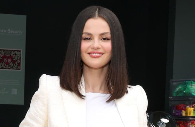 Acné : l’astuce de Selena Gomez pour afficher un teint zéro défaut