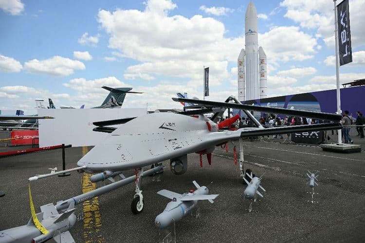 Bourget: le décollage tardif du drone européen