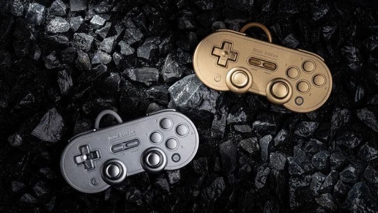 8BitDo célèbre son 11ème anniversaire avec des manettes en métal or et argent