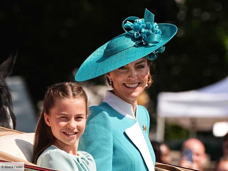 Trooping the colour : la princesse Charlotte en bleu comme sa mère Kate Middleton, pourquoi ont-elles choisi cette couleur ?