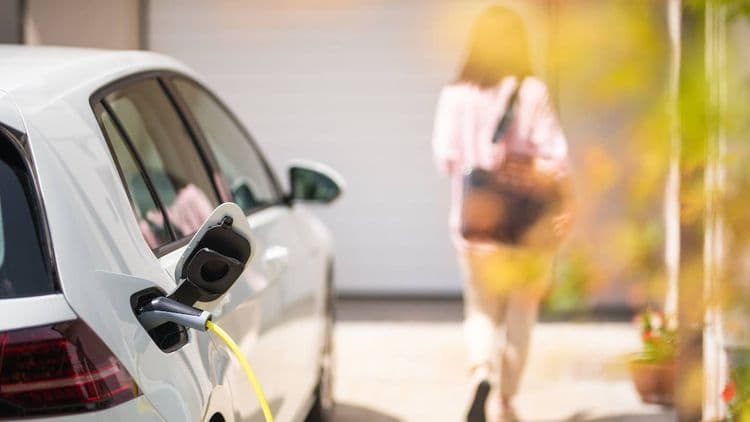 Citroen, Peugeot, BMW... Ce que vous payez en plus pour l'assurance auto si vous avez une voiture électrique