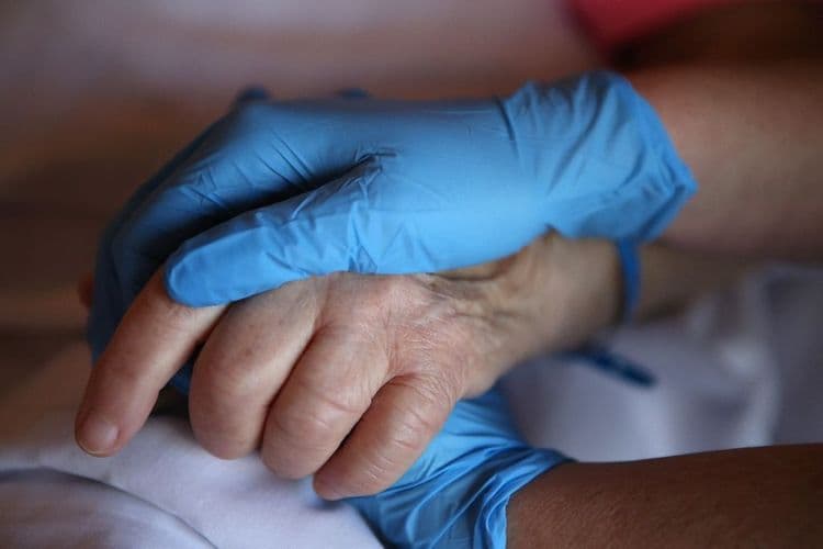 Aide à mourir: la HAS invite à évaluer la "qualité" de vie restante plutôt que sa "quantité"