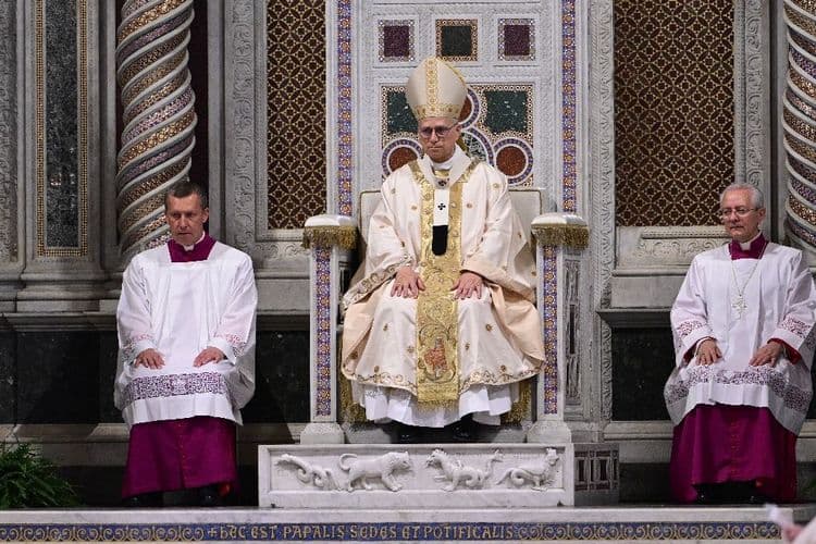 Le pape prend possession de sa chaire d'évêque de Rome en la basilique du Latran