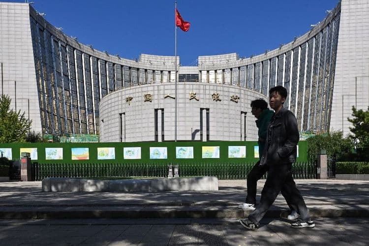 La banque centrale chinoise abaisse deux taux d'intérêt clés