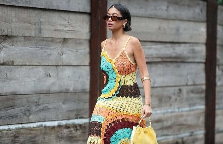 Robe, sac, cardigan, bonnet : le crochet DIY devient l’inspiration mode de l’été sur TikTok
