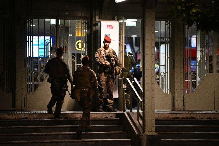 Militaire Sentinelle blessé au couteau à Paris: le suspect interné en psychiatrie