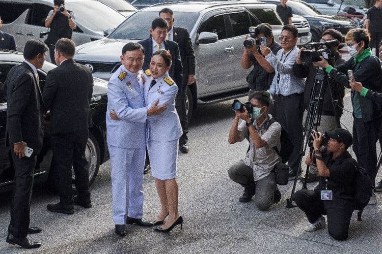 Thaïlande: journée cruciale au tribunal pour les Shinawatra