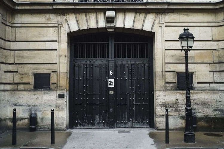 Combien coûte un détenu par jour en France ? La proposition controversée de Darmanin
