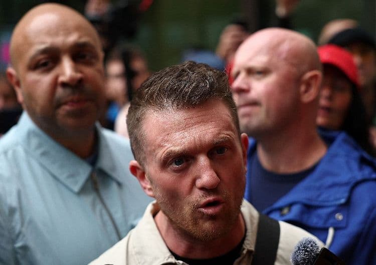 Royaume-Uni : le militant d'extrême droite Tommy Robinson nie avoir harcelé des journalistes