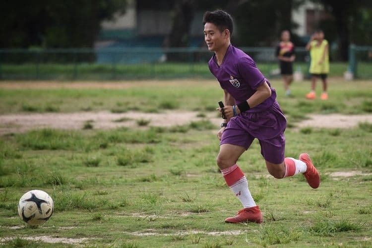 Thaïlande : l'entraîneur de foot coincé avec des garçons dans une grotte, à nouveau piégé par les eaux