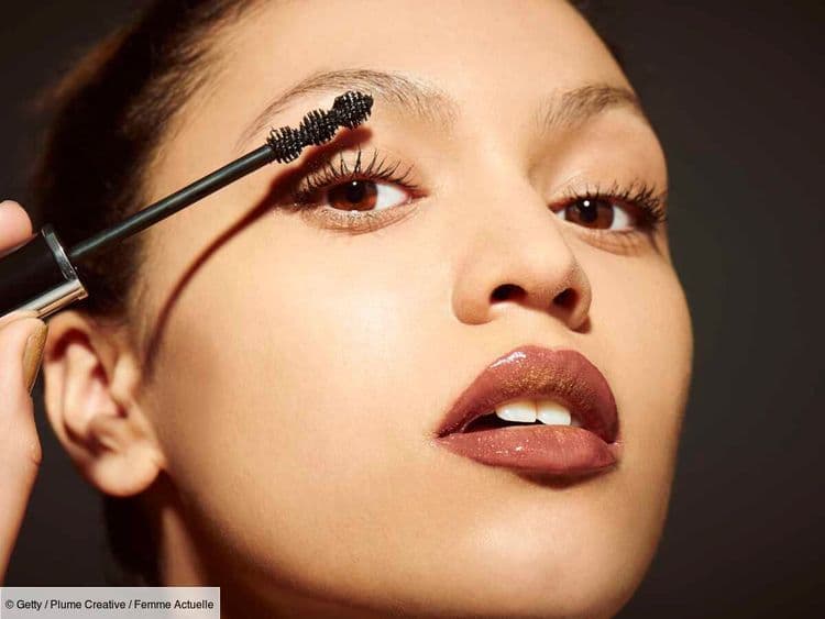 Envie que votre maquillage tienne toute la journée ? Cette astuce d'esthéticien va changer votre quotidien