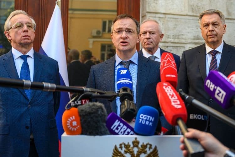 Ukraine: Trump annonce qu'il va parler à Poutine pour "mettre fin au bain de sang"