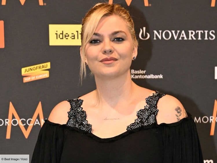 Eurovision : Louane fait déjà le show en robe transparente à la cérémonie d'ouverture