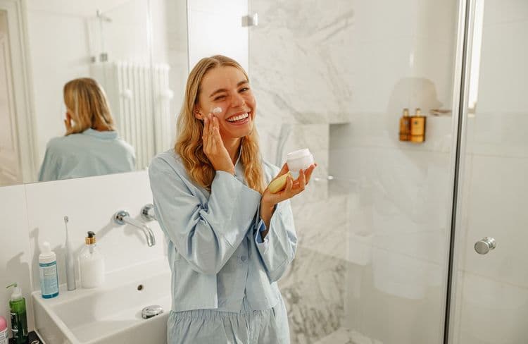 Voici les soins dans lesquels vraiment investir selon un célèbre dermatologue