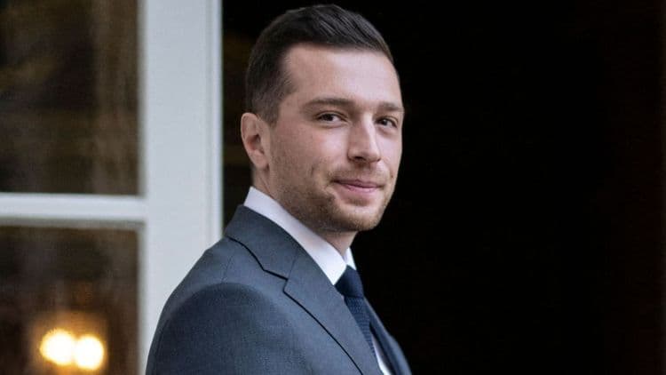 Jordan Bardella choque son père avec son "coming out" dans l’émission de Karine Le Marchand, "C’est dangereux !"