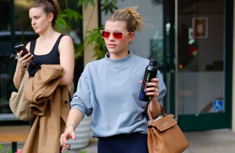 On connait enfin le sport que Sofia Richie pratique pour sculpter son corps