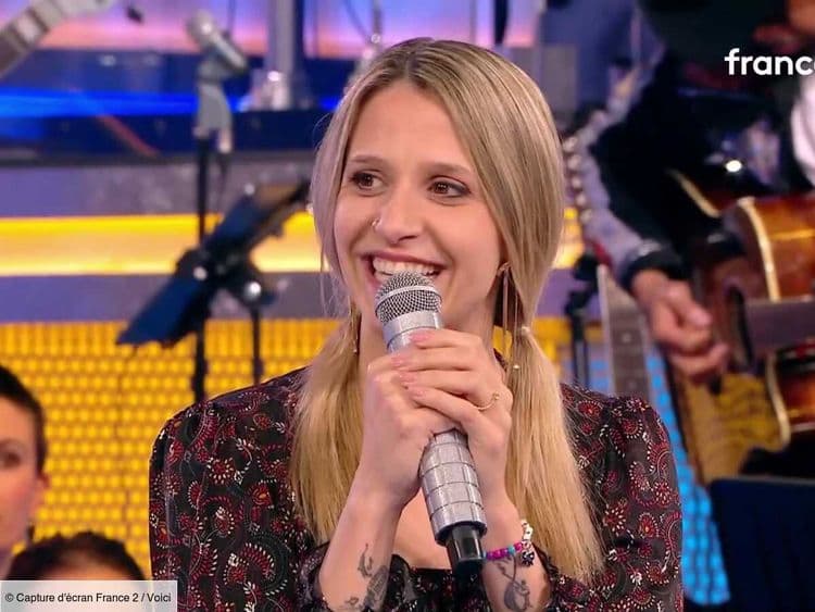 N'oubliez pas les paroles : l'improbable anecdote de la Maestro Cindy sur son "duo à distance" avec la chanteuse Tal (ZAPTV)