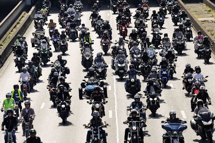 Le contrôle technique s'étend aux deux-roues et les motards enragent